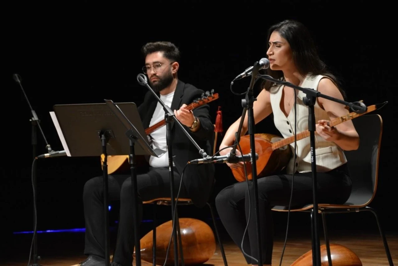 Eskişehir Anadolu Üniversitesi&#8217;nde Aşık Veysel Anıldı