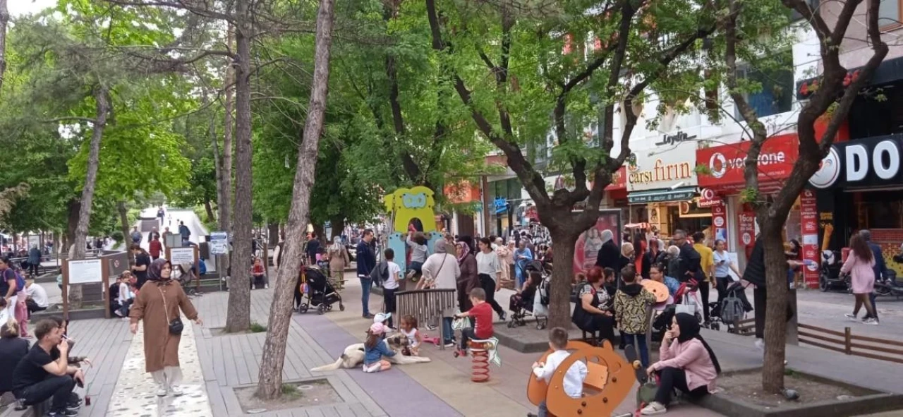 Eskişehir&#8217;deki Çocuklar Seçim Tatilinde Bolca Eğlendiler