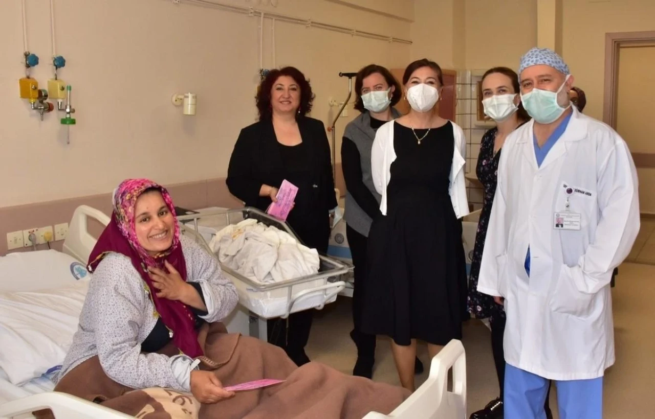 ESOGÜ Doktorları Hastanede Yatan Anneleri Unutmadılar