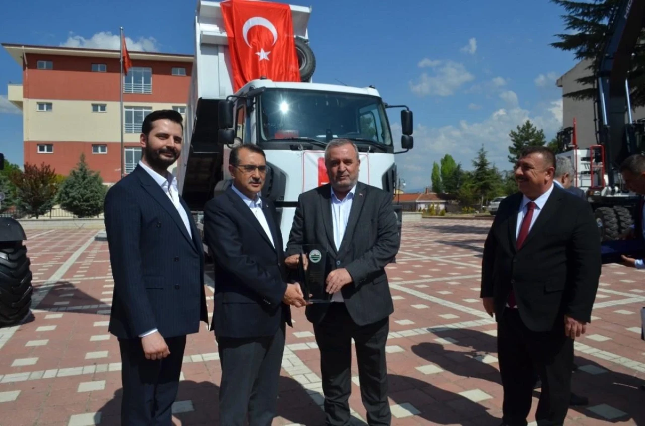 Eskişehir Beylikova’da Yaşayan Hayırsevere Teşekkür Plaketi