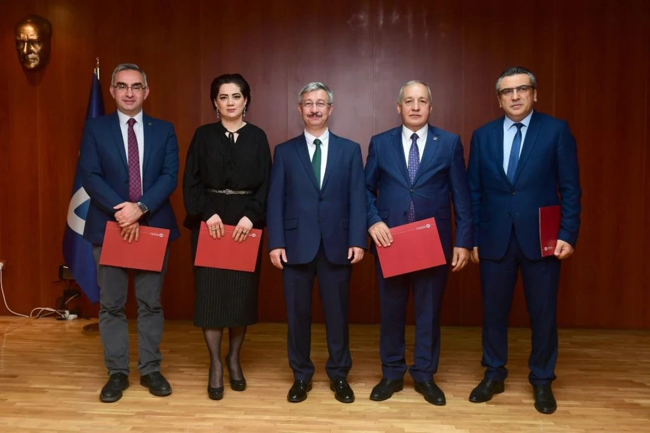 Haydar Aliyev Eskişehir Anadolu Üniversitesi&#8217;nde Anıldı