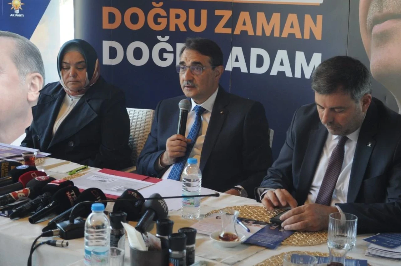 Bakan Dönmez, Eskişehir&#8217;de Basın Mensuplarıyla Buluştu