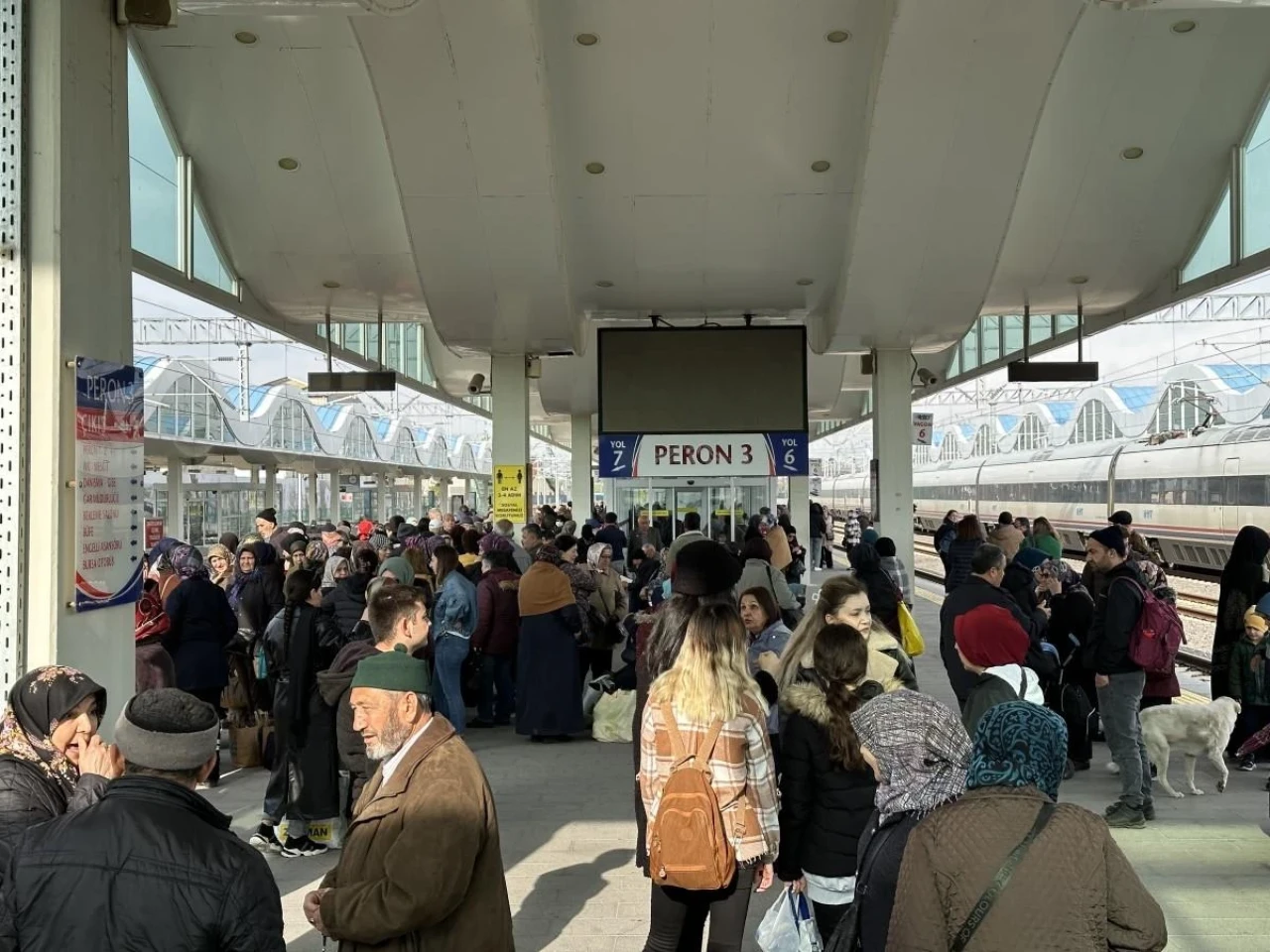 Eskişehir Tren Garında Hıdırellez Yoğunluğu