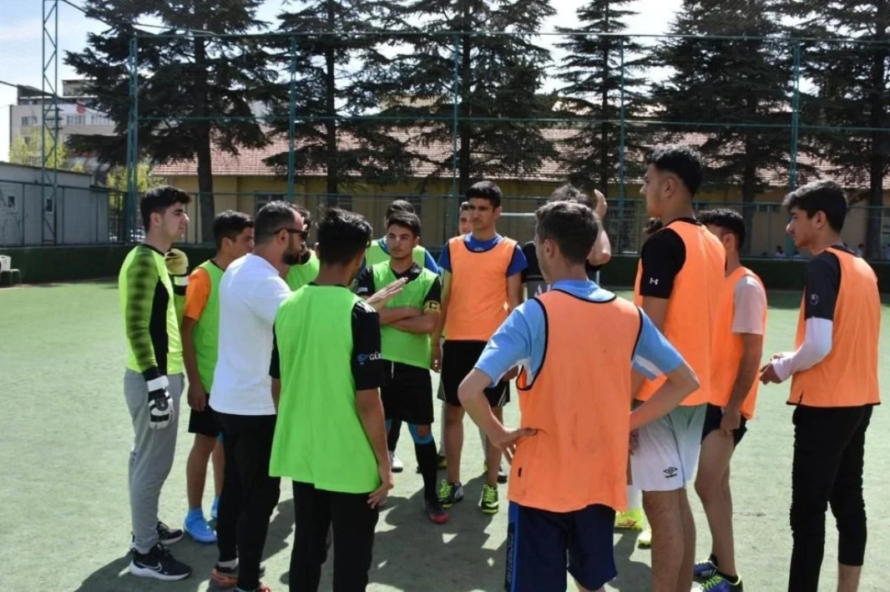 Eskişehir’de Depremzedeler ile Dostluk Maçı Düzenlendi