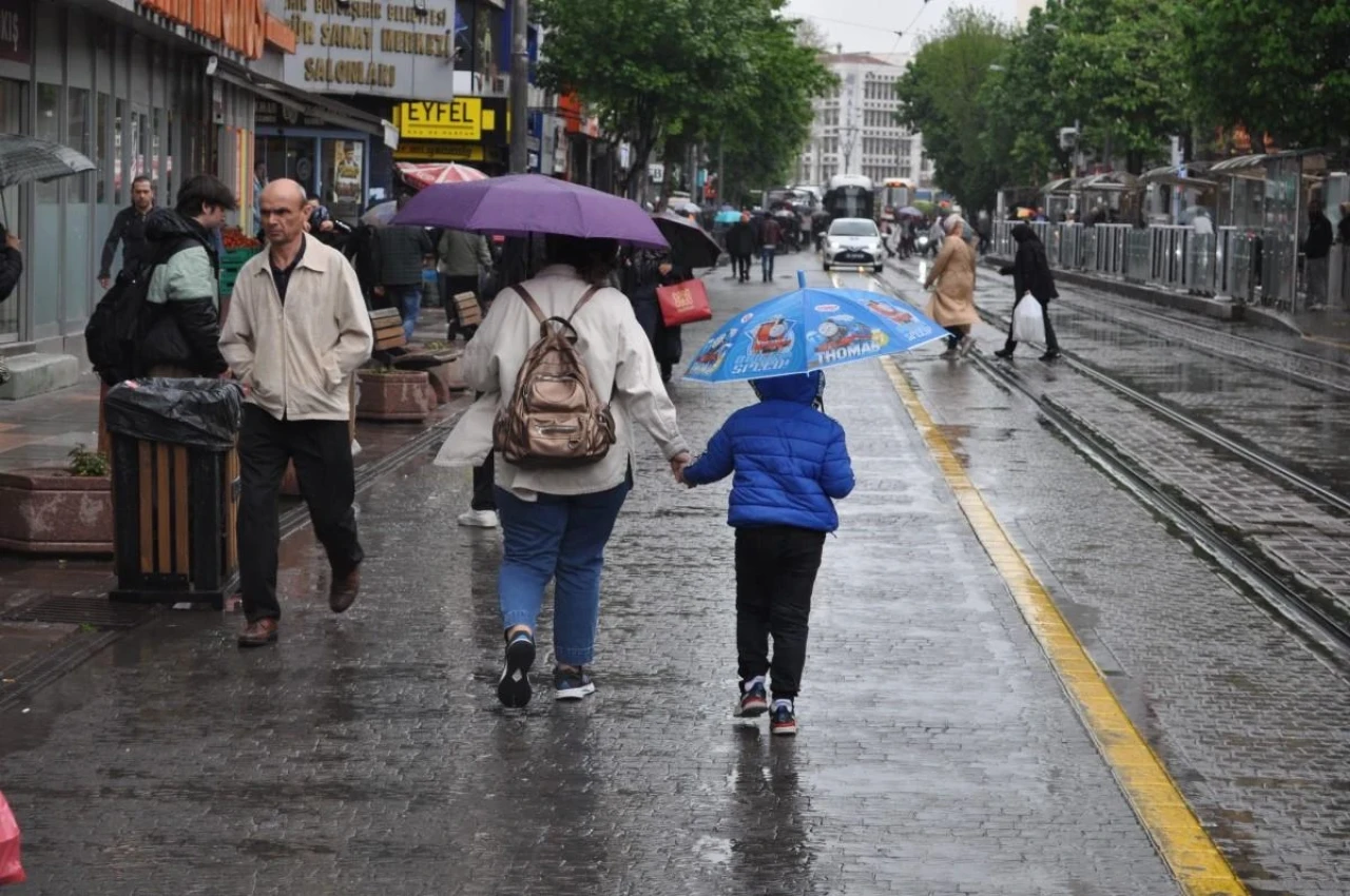 Sağanak Yağmur Eskişehirlileri Hazırlıksız Yakaladı