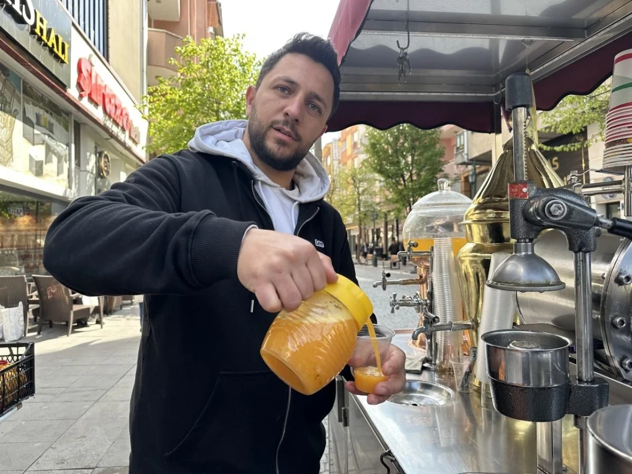 Eskişehir&#8217;de Portakal Suyu Vatandaşların İmdadına Yetişiyor