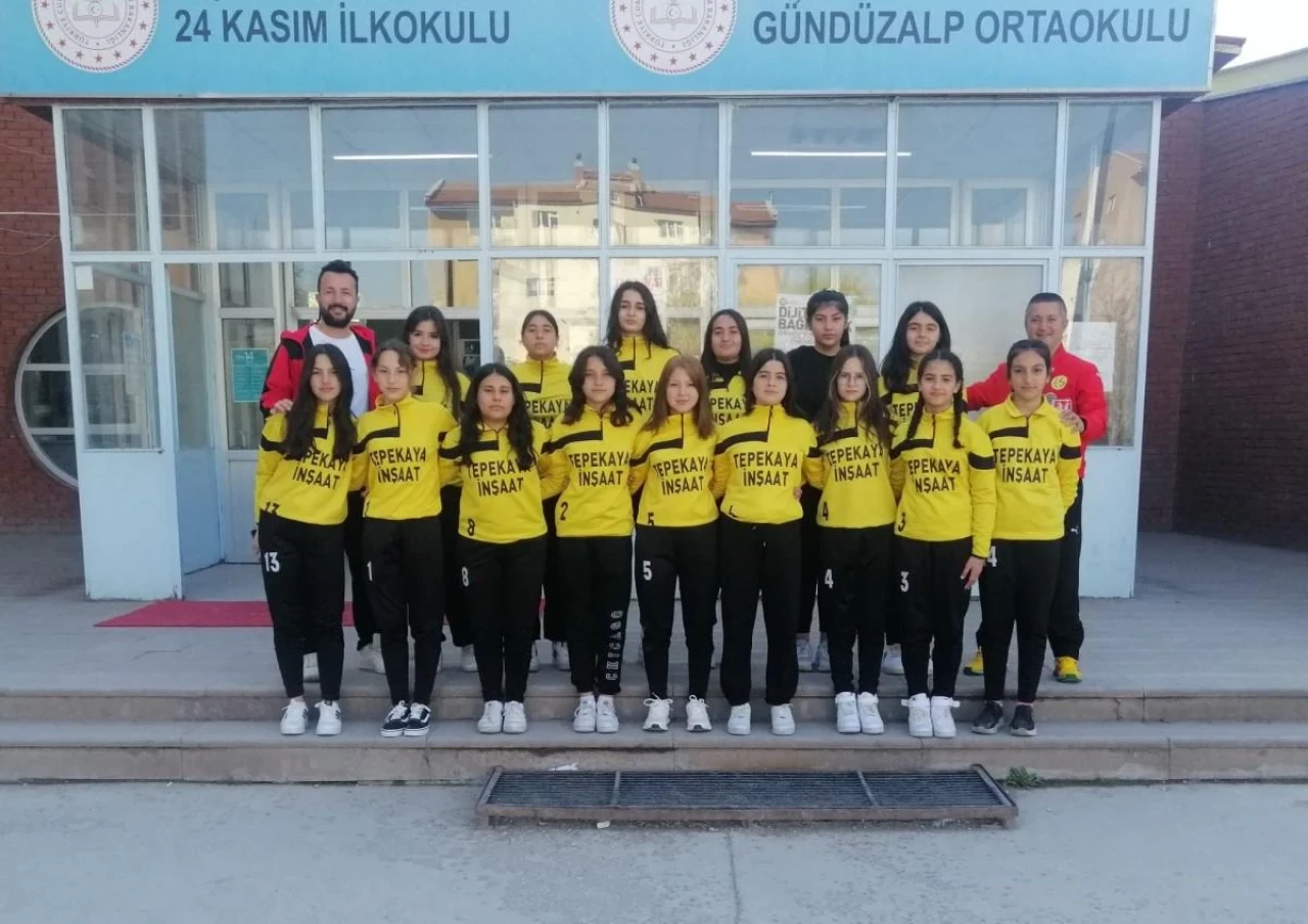 Gündüzalp Ortaokulu Eskişehir&#8217;i Temsil Edecek