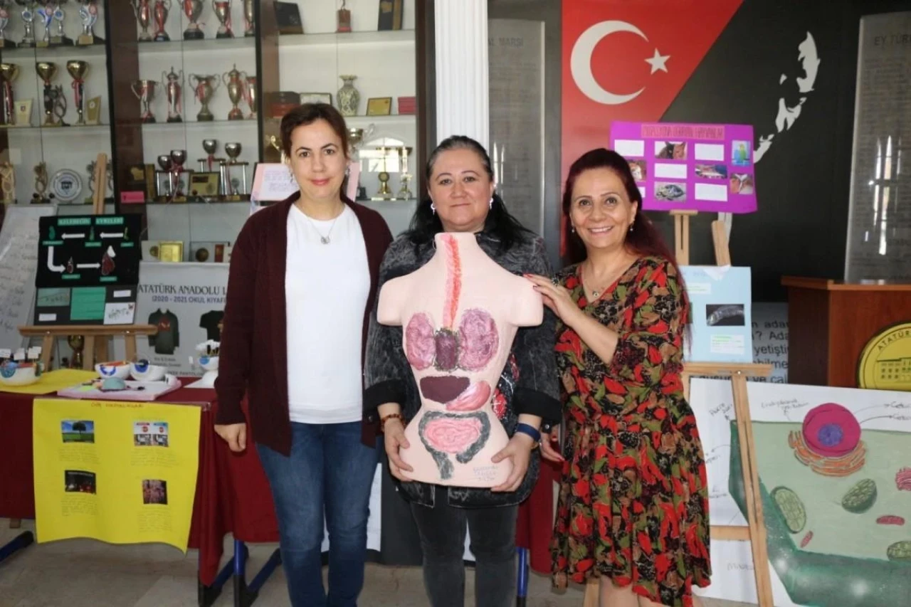 Eskişehir Atatürk Lisesi&#8217;nde Biyoloji Sergisi