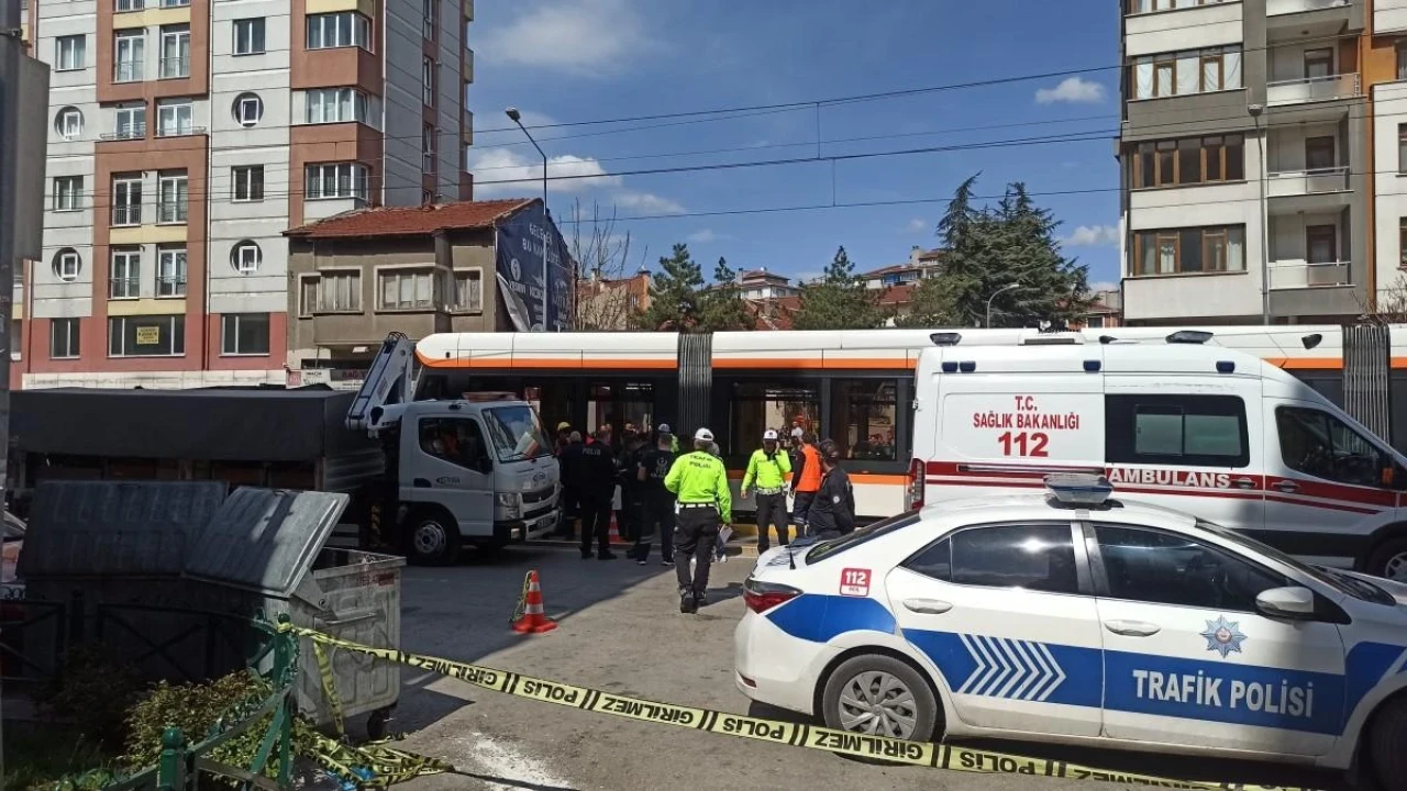 Eskişehir&#8217;de Yine Tramvay Kazası