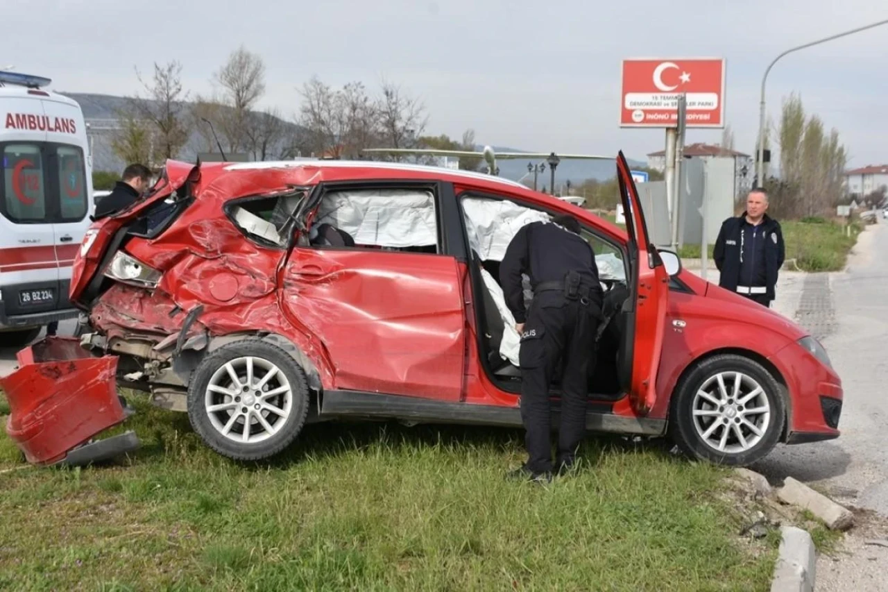 Eskişehir İnönü’de Trafik Kazası Meydana Geldi