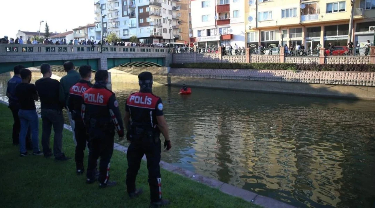 Porsuk Çay&#8217;ında 24 yaşındaki Genç Kız İntihar etti.