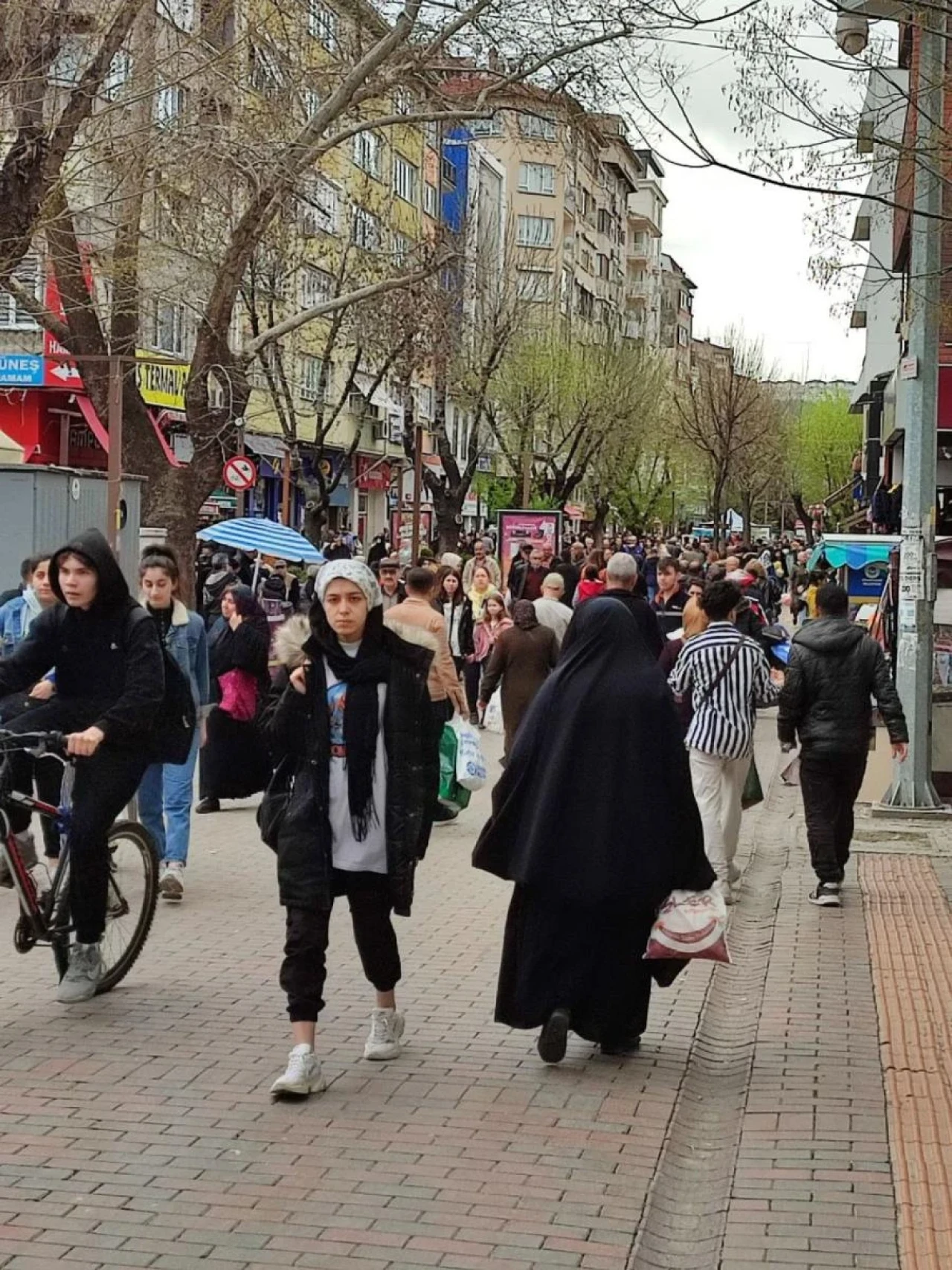 Eskişehir’de Bayram Alışverişi Yoğunluğu