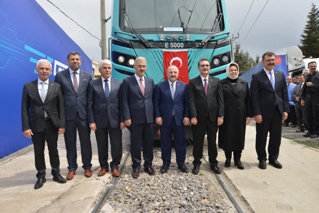 Yerli Elektrikli Ana Hat Lokomotifi Eskişehir&#8217;de Raya İndi