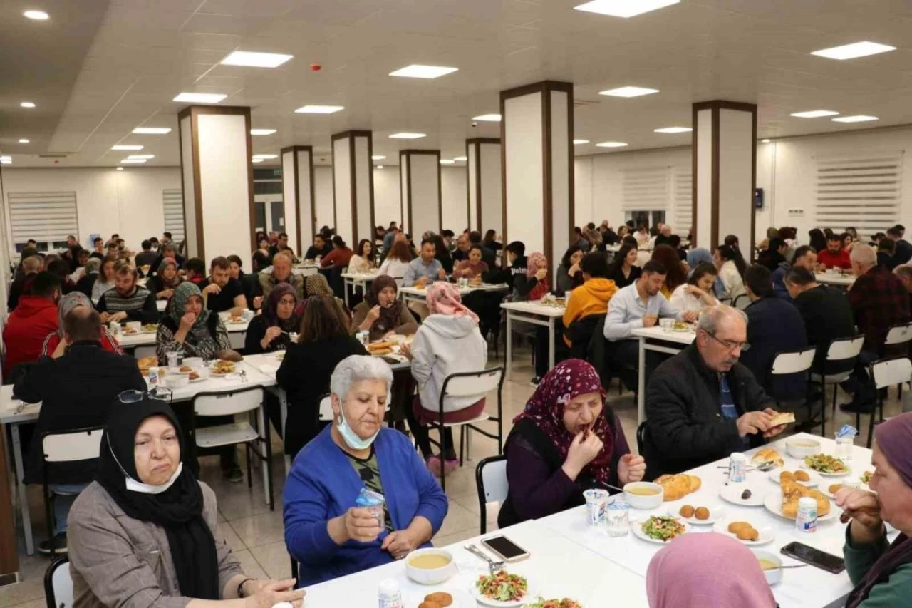 ESOGÜ Hastanesi personeli ve hasta yakınları iftar yemeğinde buluştu