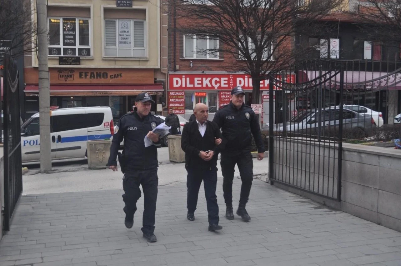 Eskişehir&#8217;de 14 Kişiyi Yaralayan Otobüs Şoförü Tutuklandı