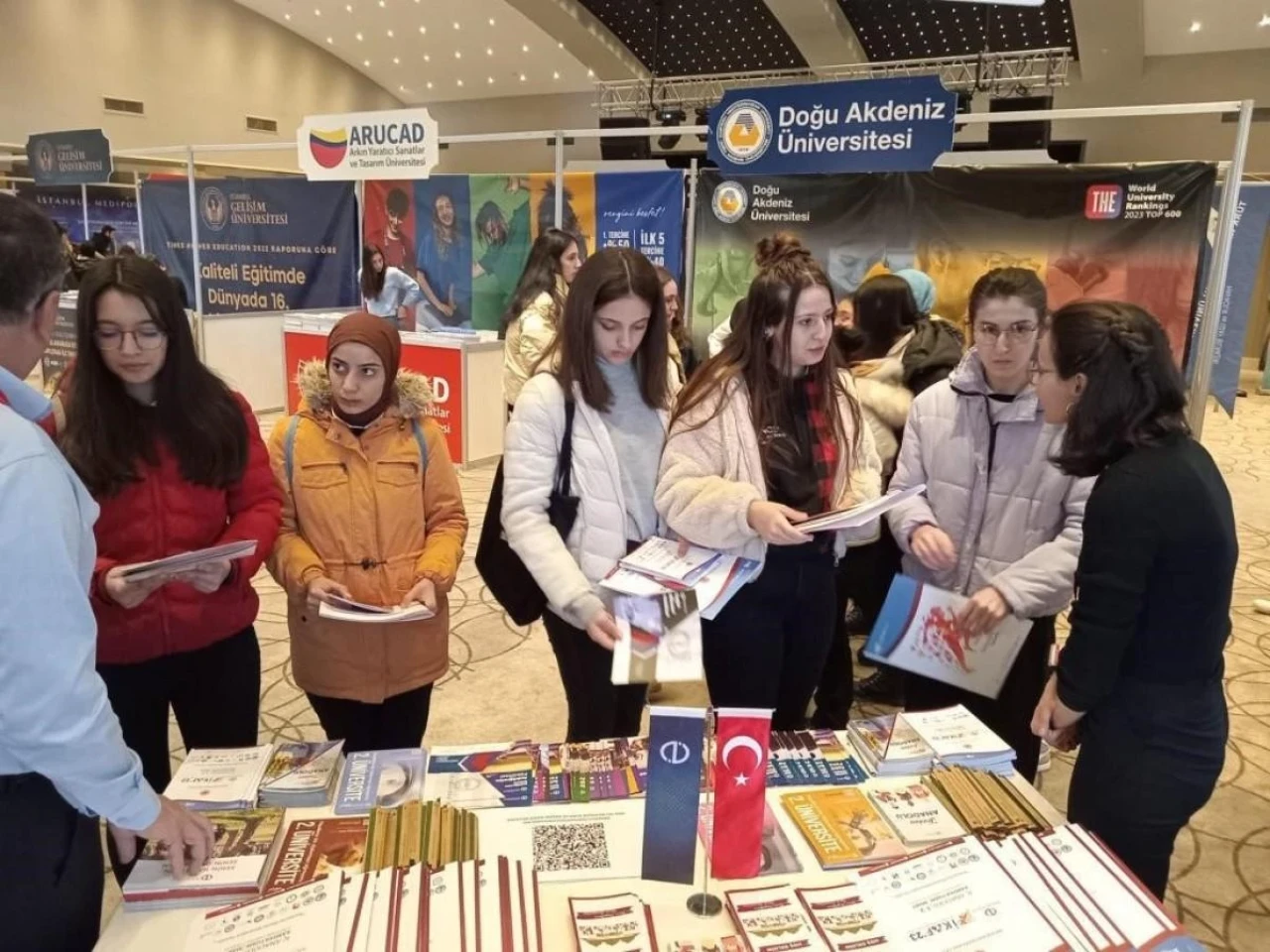 Anadolu Üniversitesi, Eğitim Fuarlarına Devam Ediyor