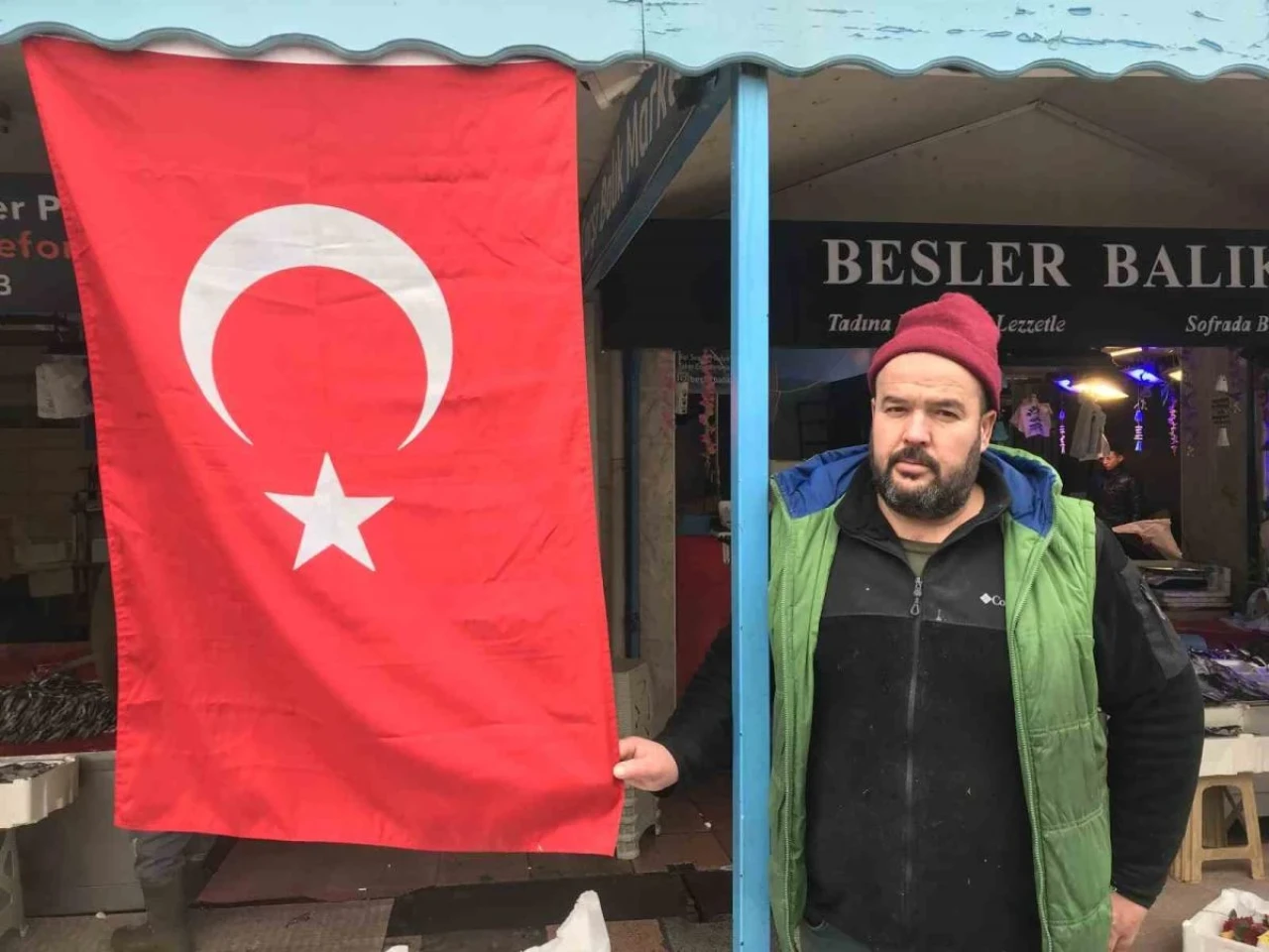 Eskişehir’de Esnaflar Türk Bayrakları Astılar