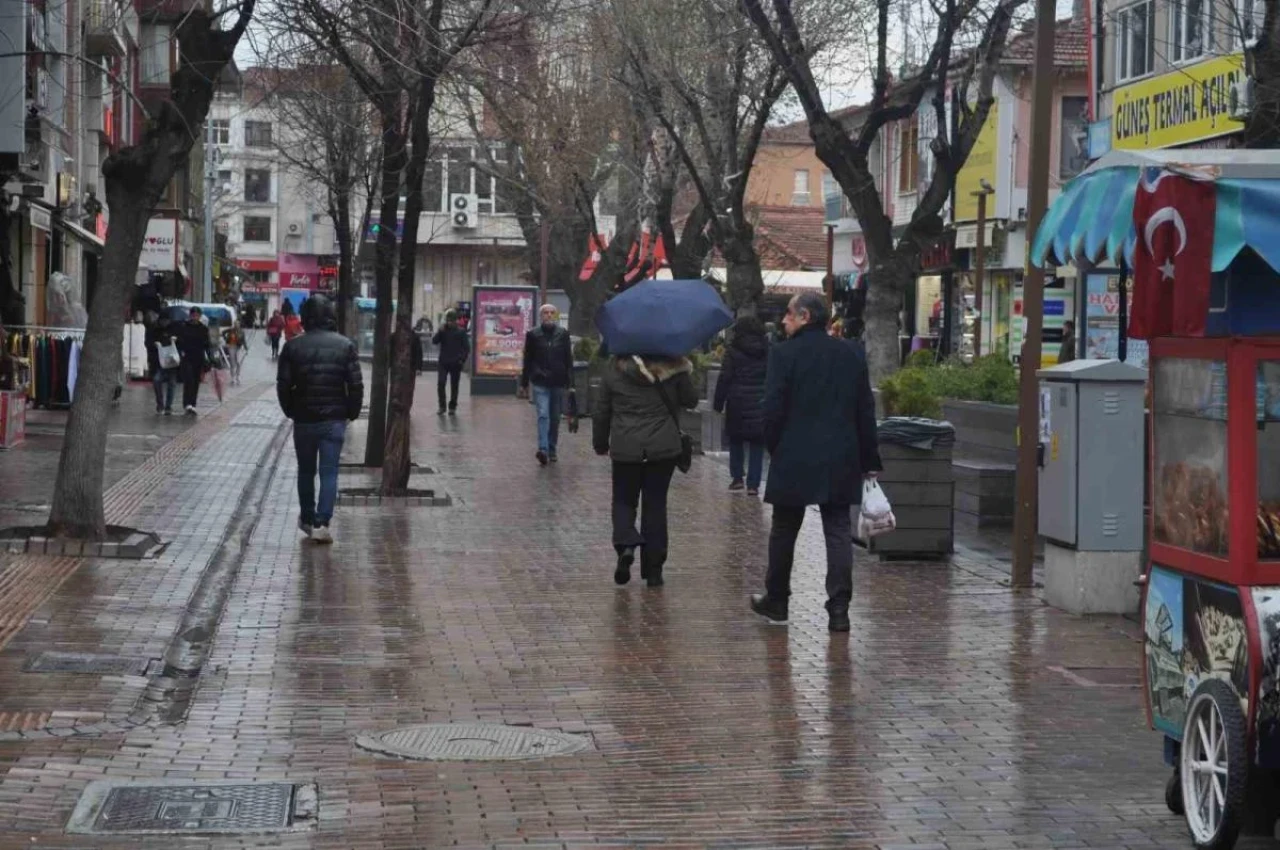 Eskişehir Sabahı Yağışla Başladı