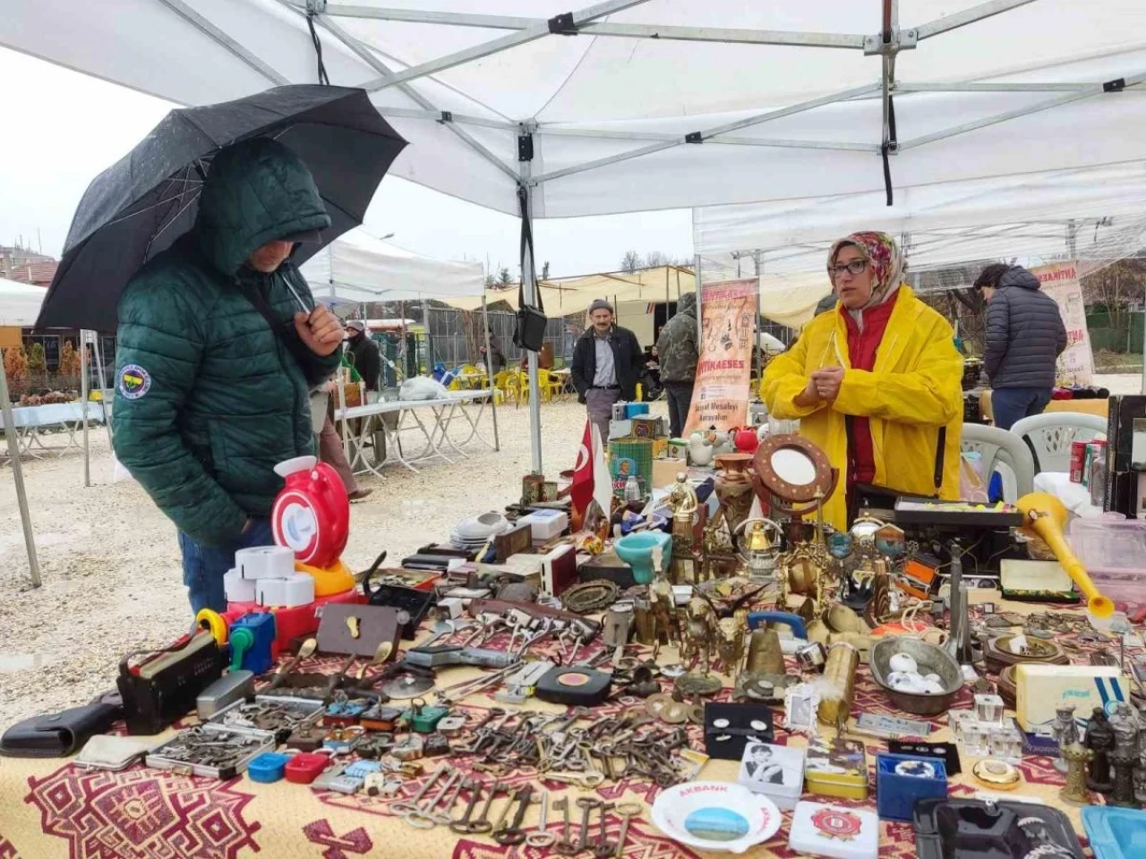 Antikacılar yağışlı havalar için kapalı alan istiyor