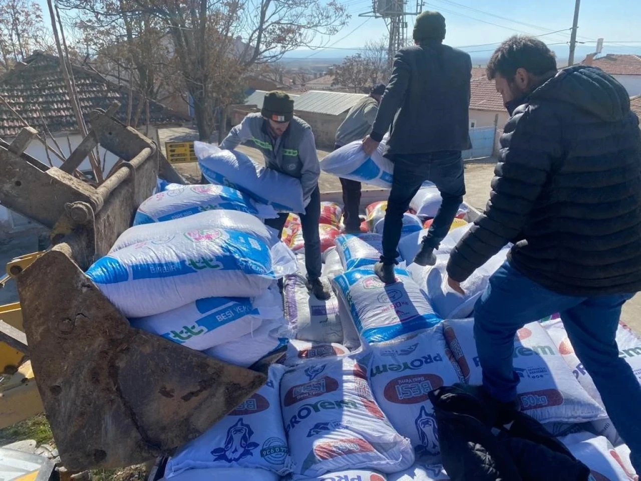 Eskişehir çiftçisi depremzede kardeşlerini unutmadı