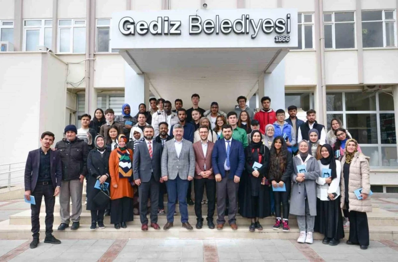 43 Yabancı öğrenciden Başkan Akçadurak’ı ziyaret