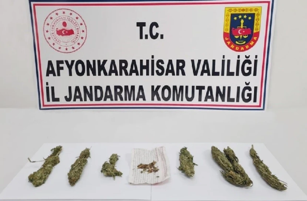 Durdurulan araçta 100 gram esrar ele geçirildi