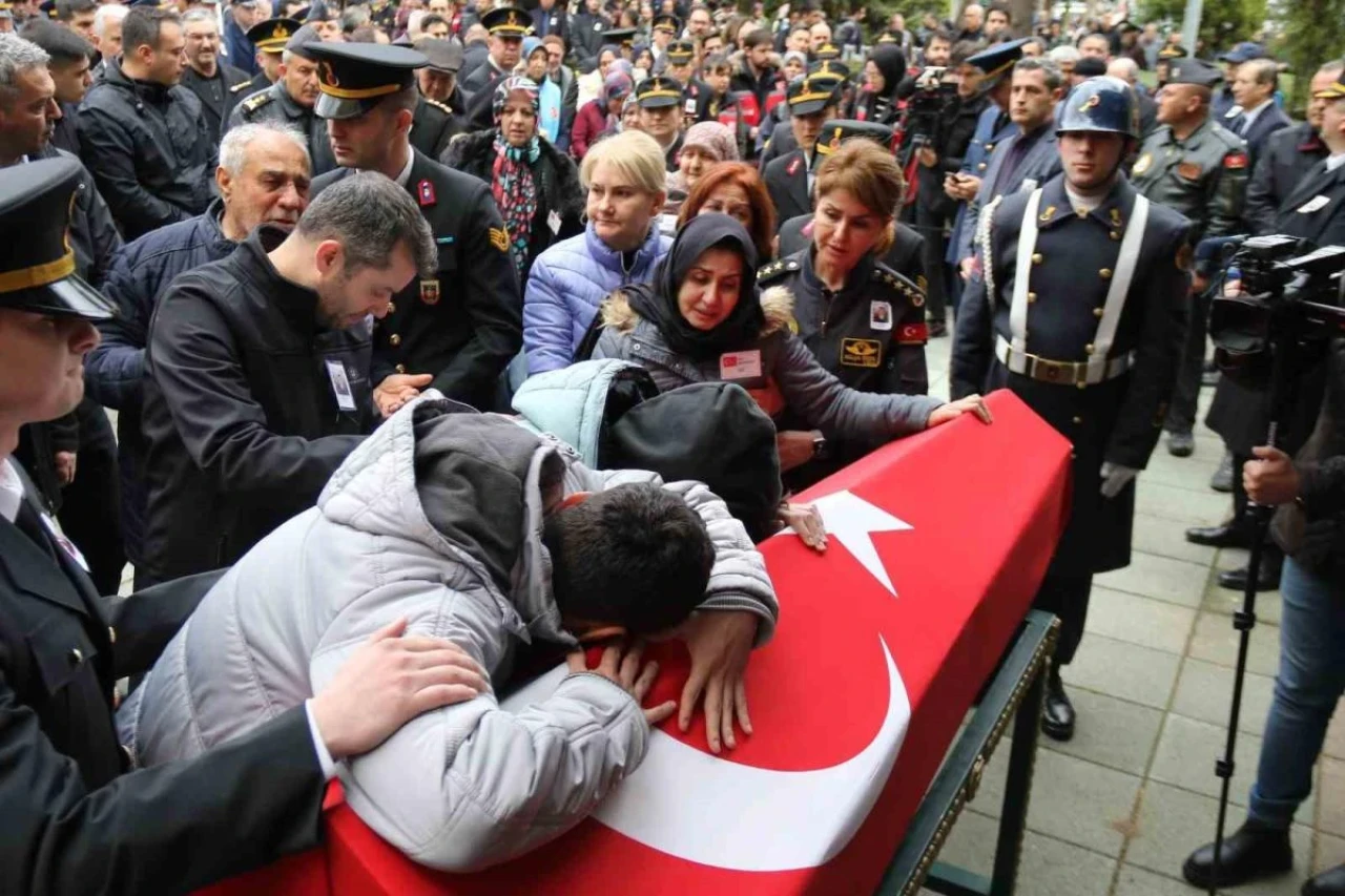 Şehit Albay Adalıoğlu gözyaşlarıyla son yolculuğuna uğurlandı