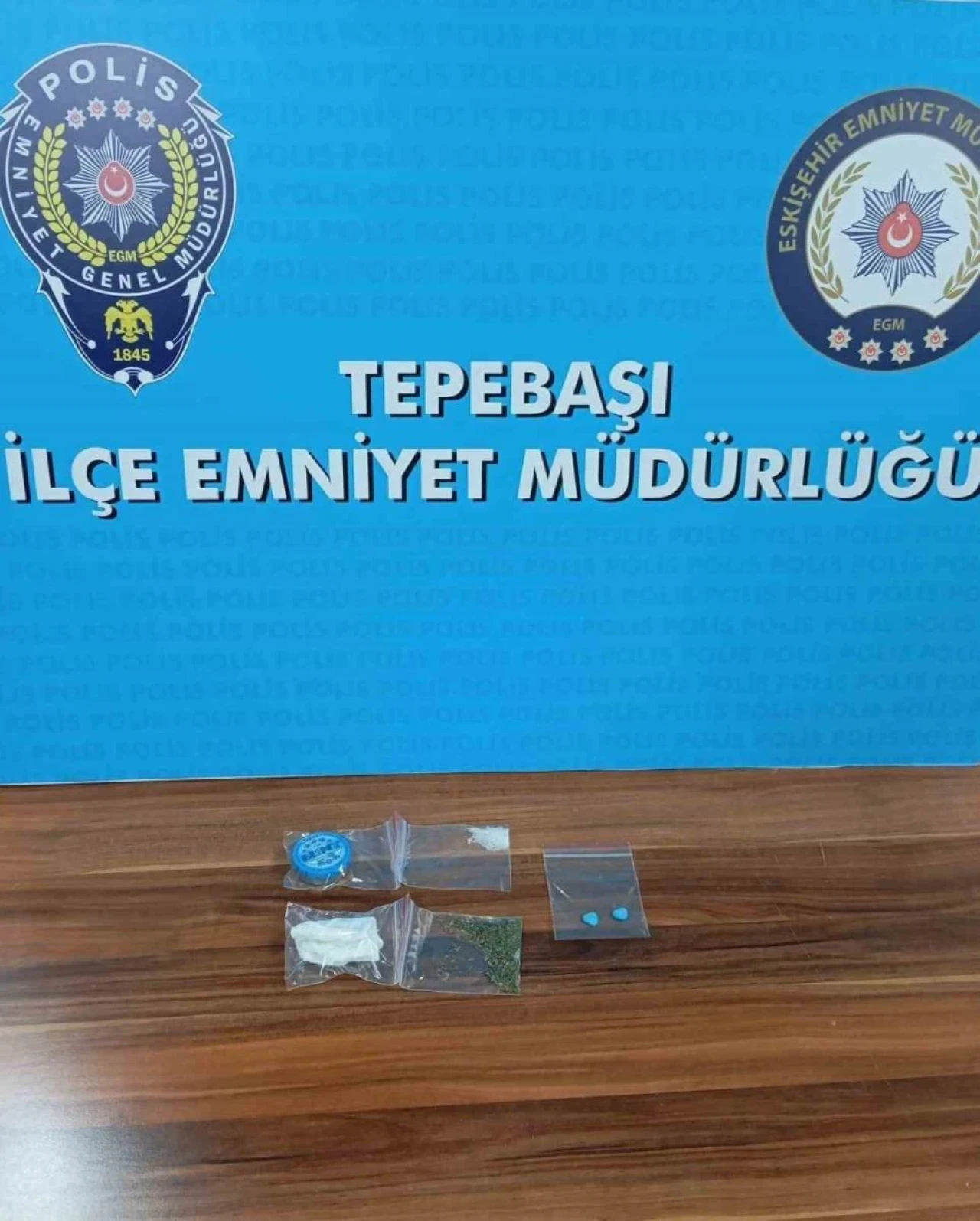 Firari Şahıs Evinde Uyuşturucu Maddelerle Birlikte Yakalandı