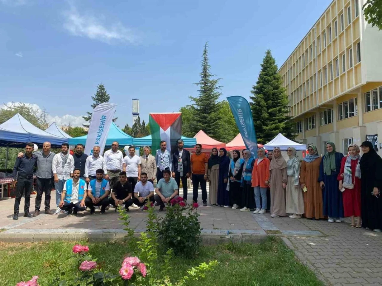 Eskişehir’de Filistin halkı için hayır pazarı düzenlendi