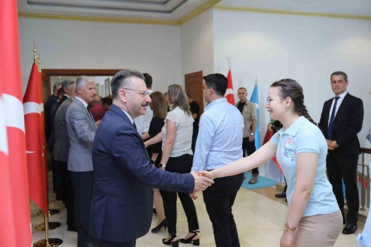 Vali Hüseyin Aksoy valilik personeli ile bayramlaştı