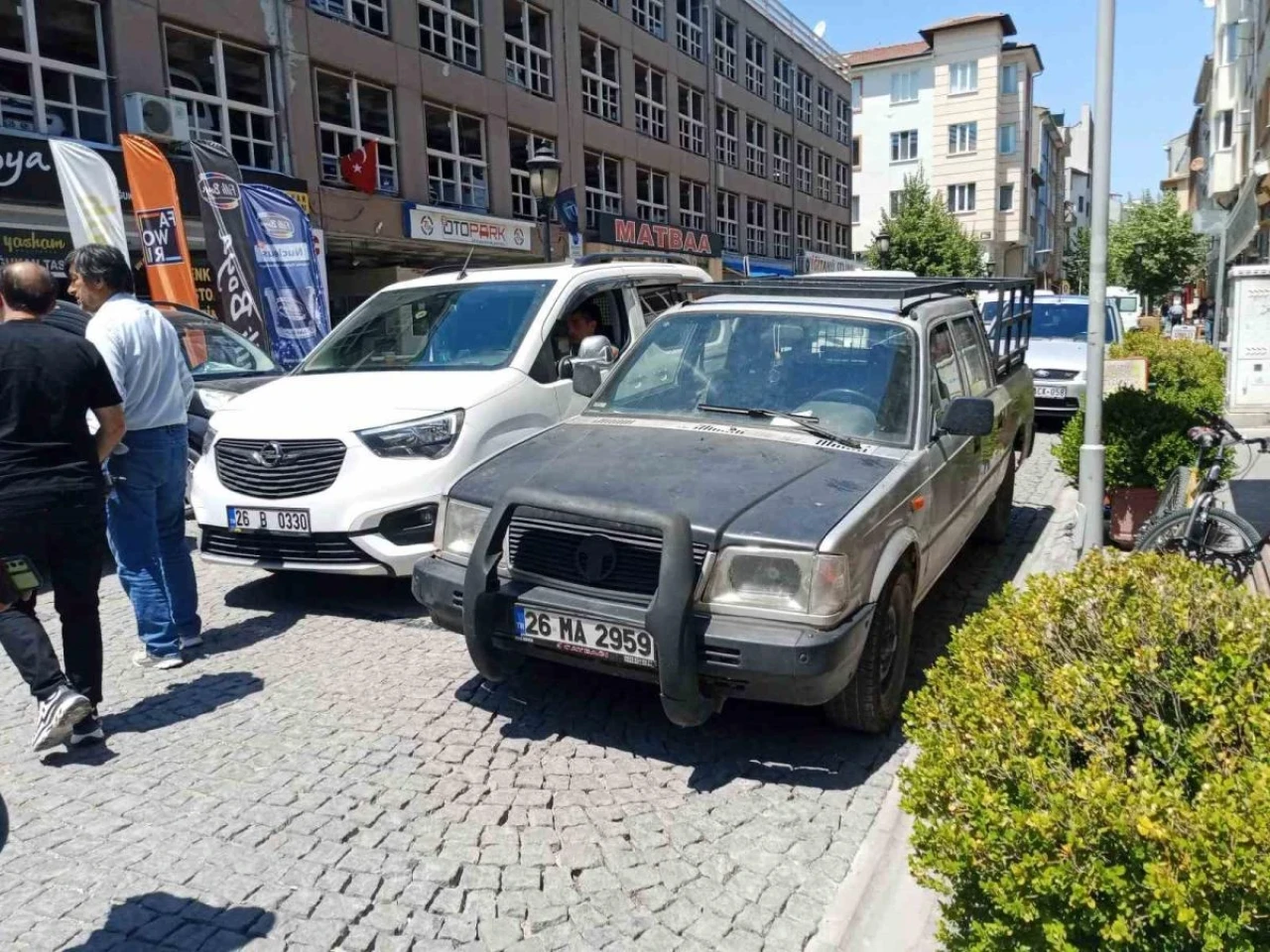 Eskişehir’de Yanlış Park Trafiği Kilitledi