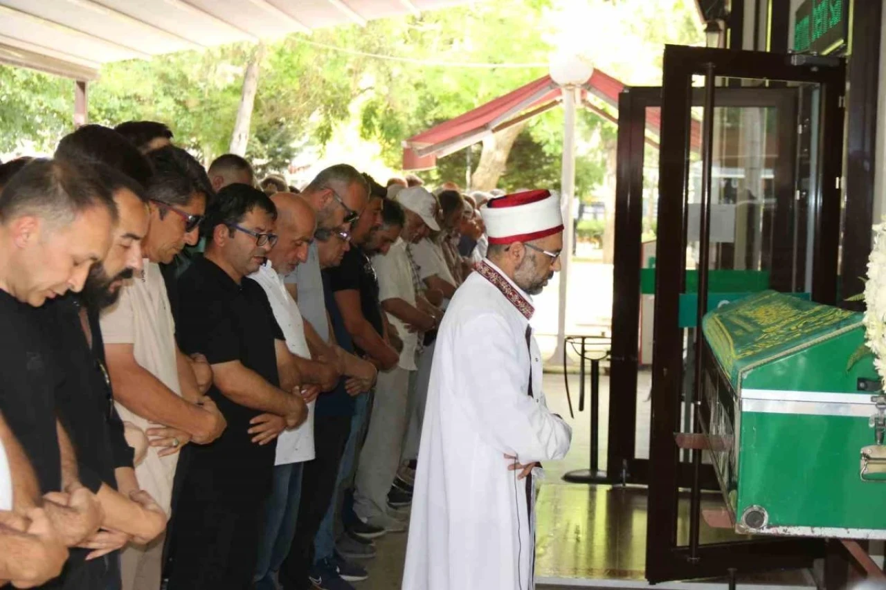 Minik Mert Gözyaşlarıyla Son Yolculuğuna Uğurlandı