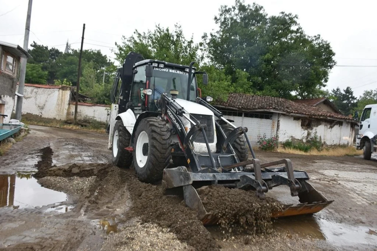 İnönü'nde Yağmur Sonrası Yollar Temizlendi