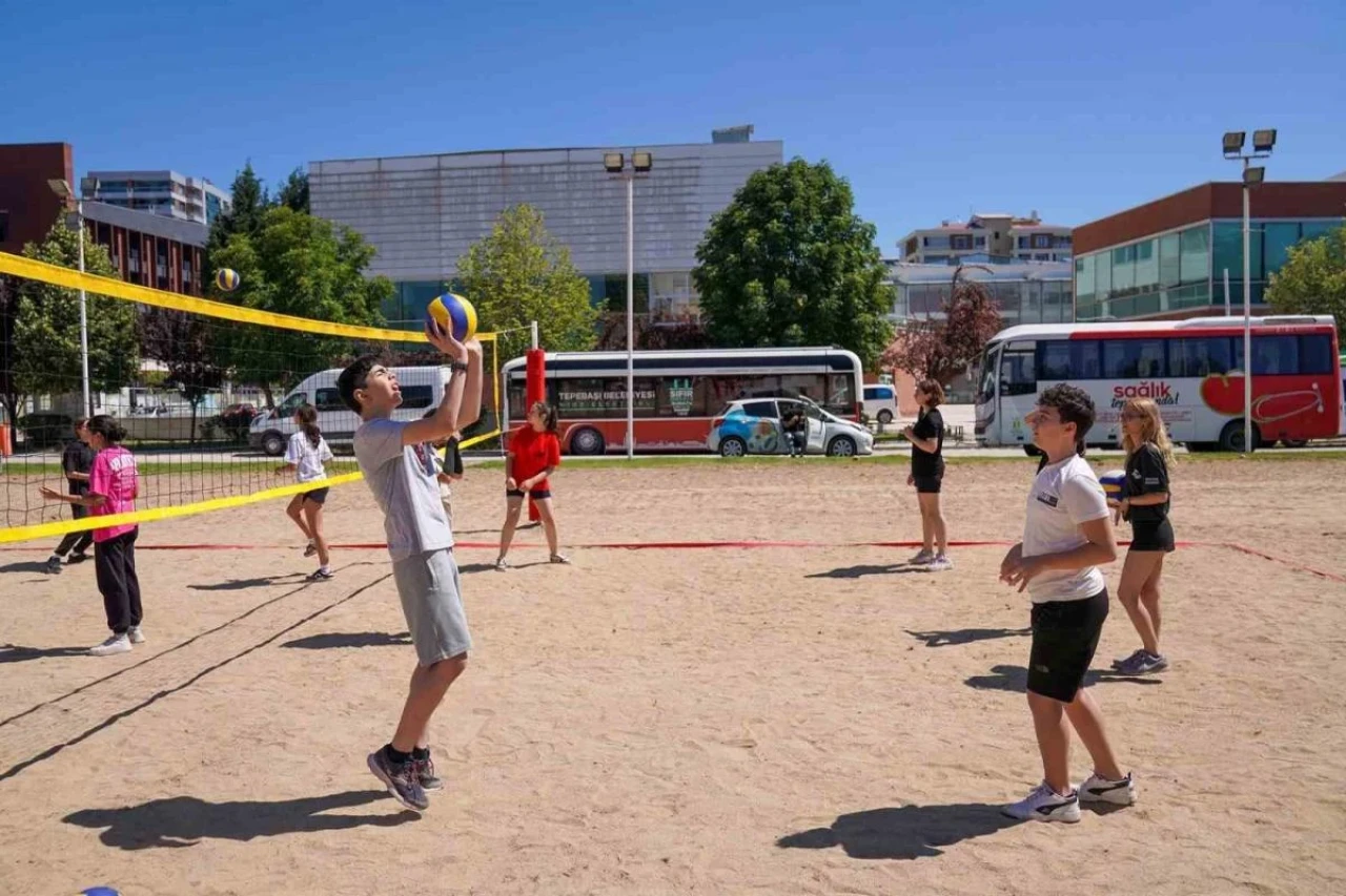 Eskişehir'de Deniz Yok Ama Plaj Voleybolu Var