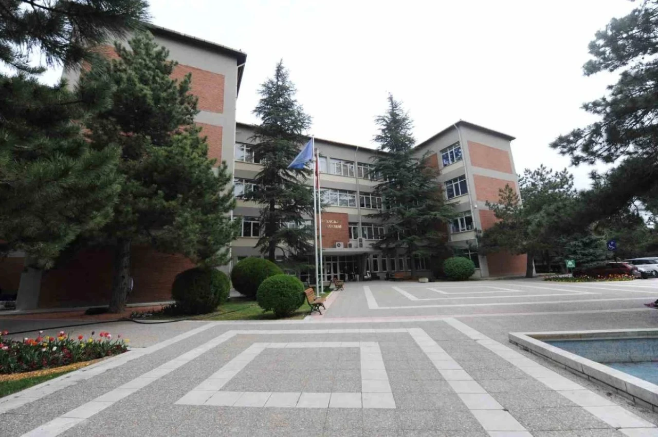 Anadolu Üniversitesi Eczacılık Fakültesi Kaliteli Eğitimiyle Öne Çıkıyor