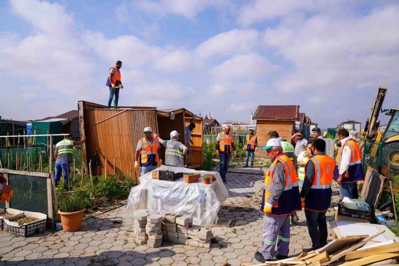 Tepebaşı Belediyesi Rüzgarda Hasar Alan Kulübelerin Onarımına Başladı