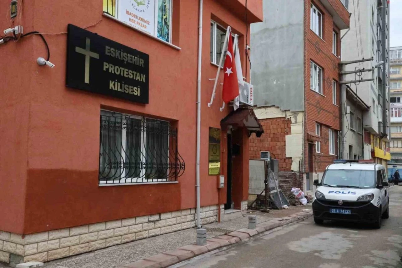 Kiliseye Zorla Girmeye Çalışan Şahıslar Hakkında Hapis İstemi