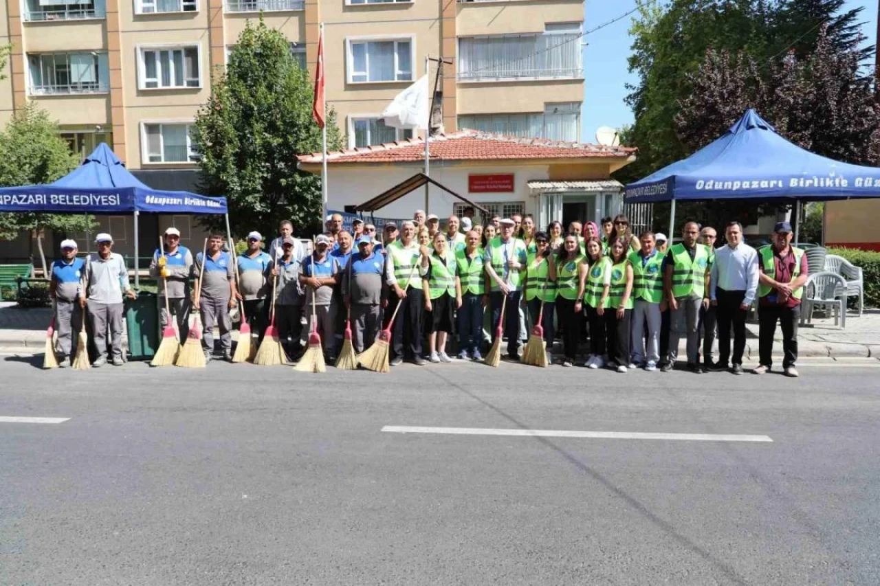 Gökmeydan Mahalle Sakinleri Çevre Temizliği İçin El Ele