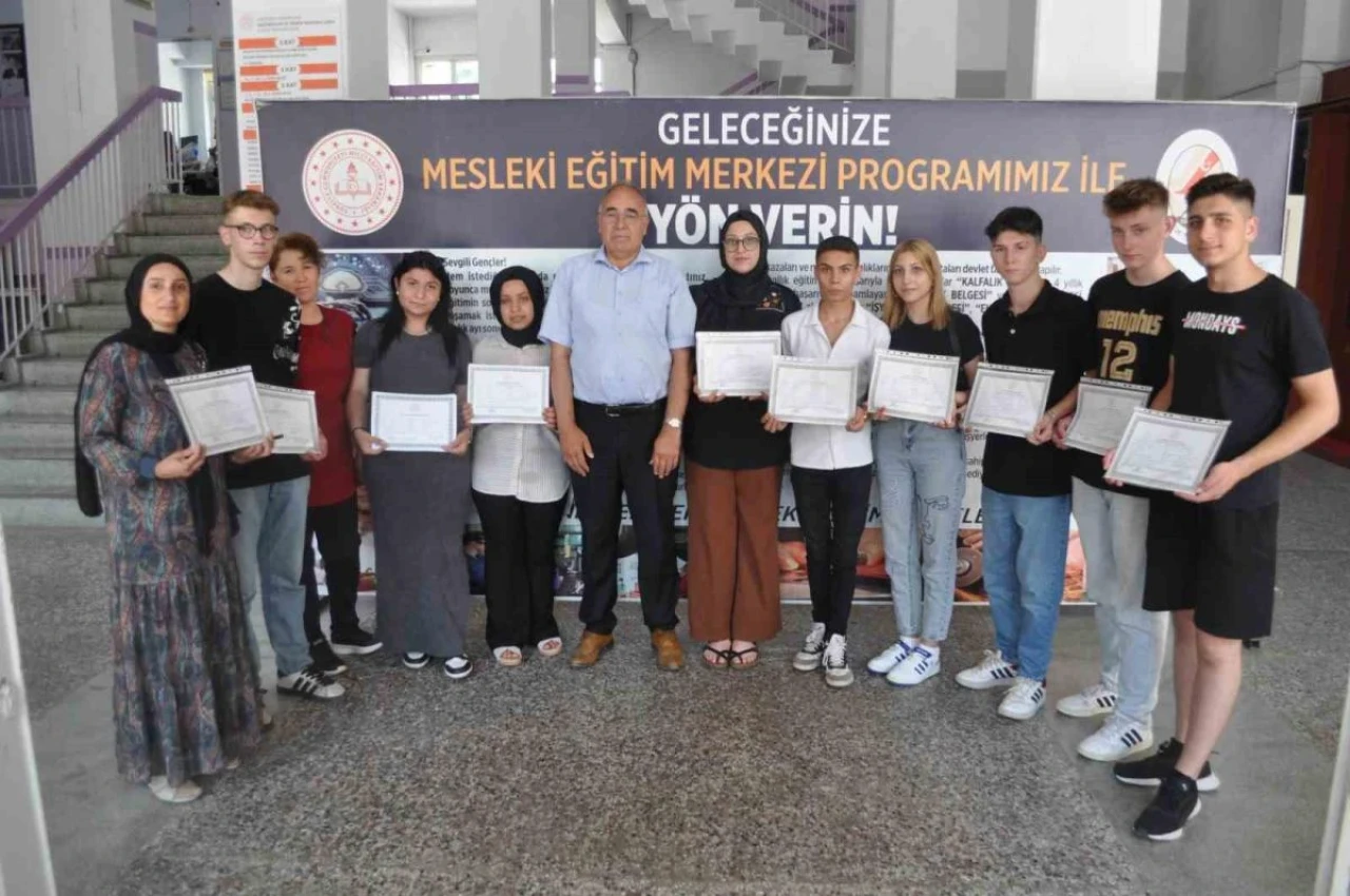 Diplomasını Alan 52 Öğrenci İş Sahibi Oldu