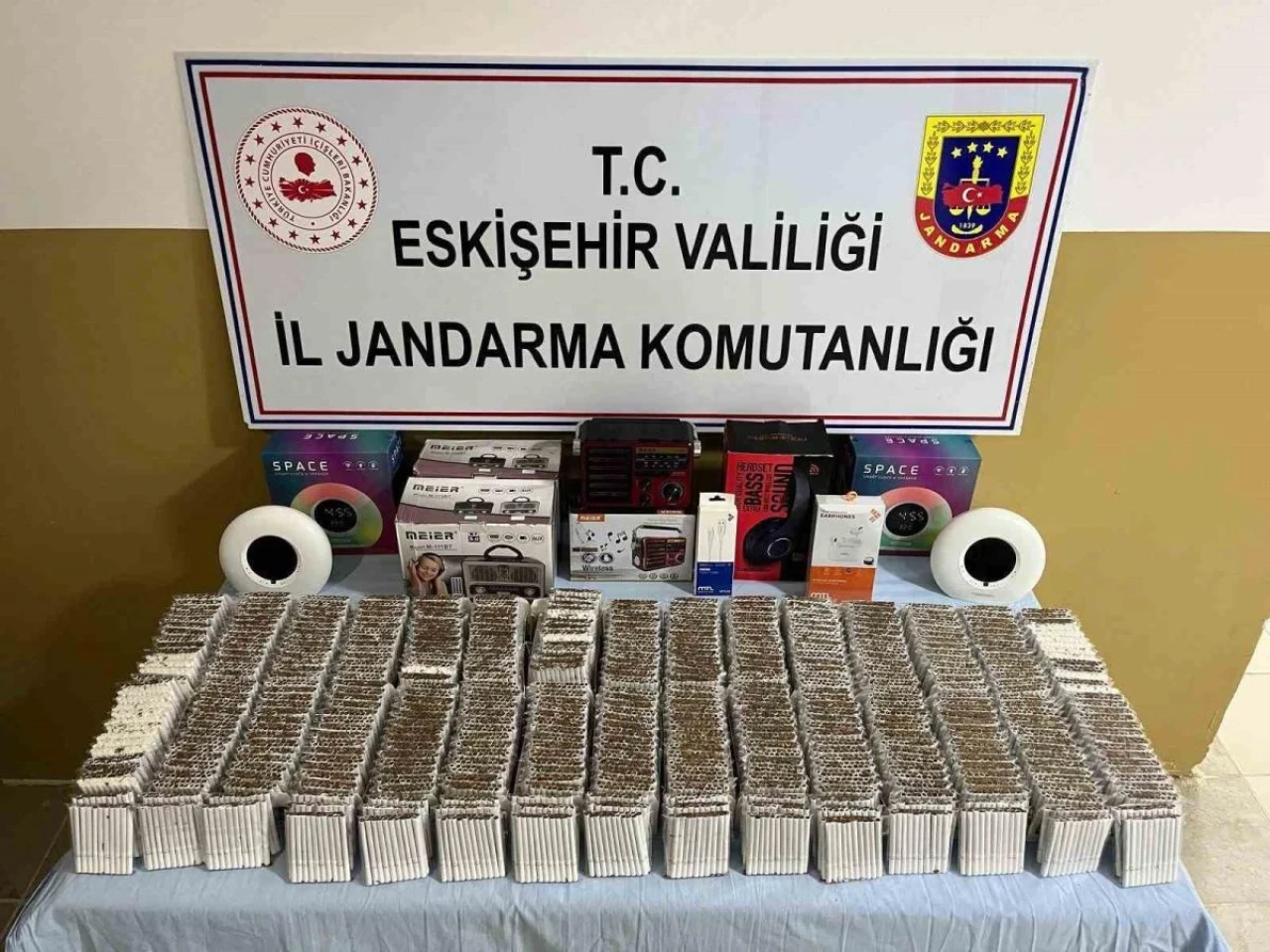 Sarıcakaya'da Kargoyla Kaçak Sigara Getiren Şahıs Yakalandı