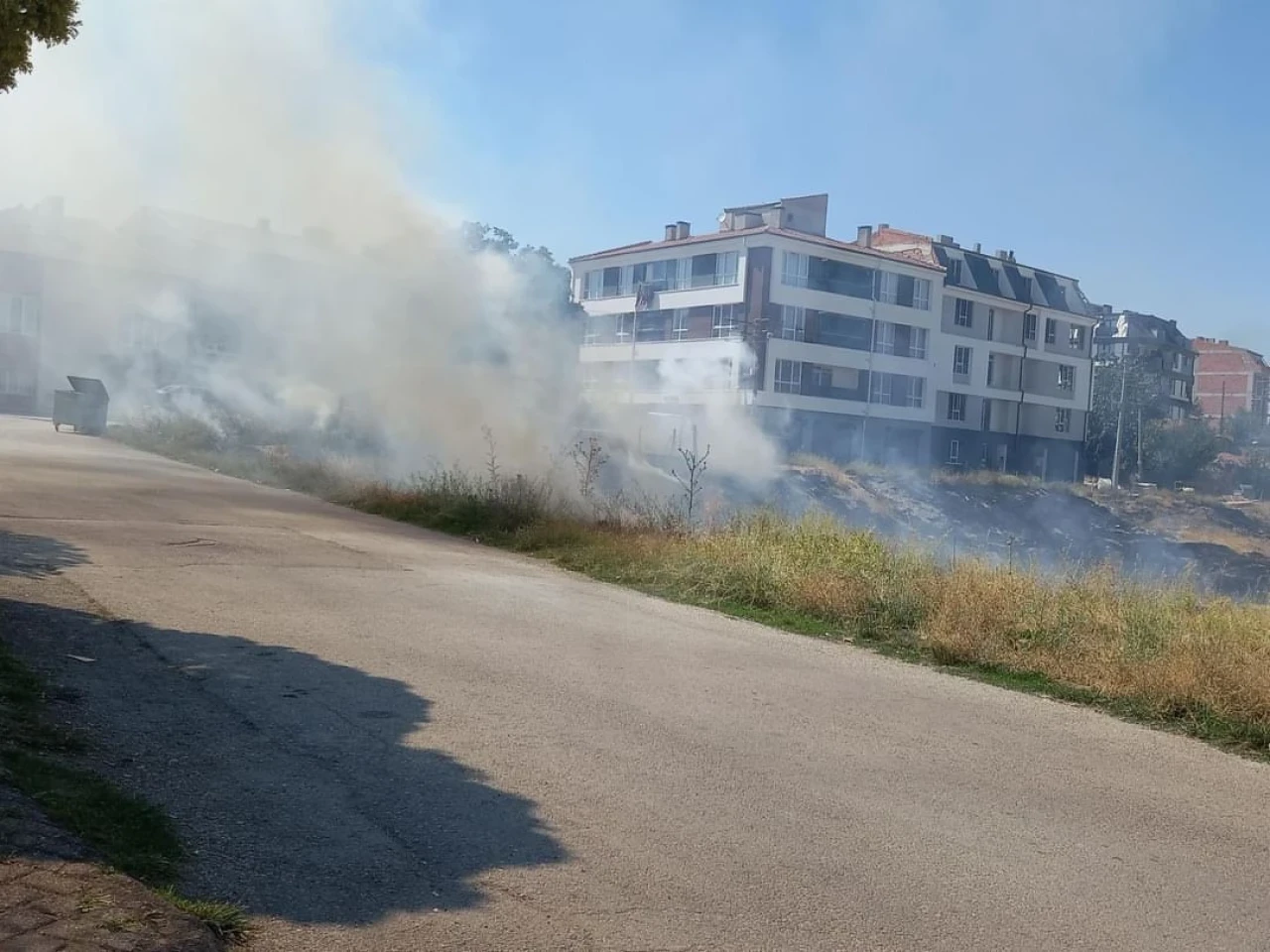 Otluk Alanda Çıkan Yangın Hızla Söndürüldü