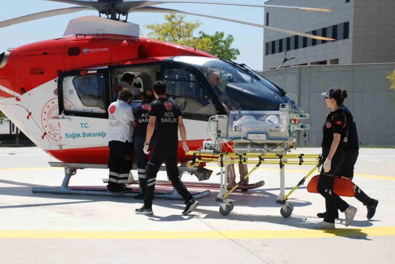 Uyar Bebek Tedavi İçin Helikopterle Eskişehir'e Getirildi