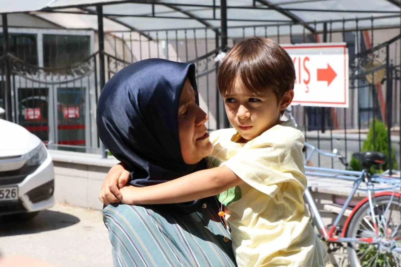 Emekli Polisin Yaşlı Kadını Dövüp Boğazını Sıktığı İddiası