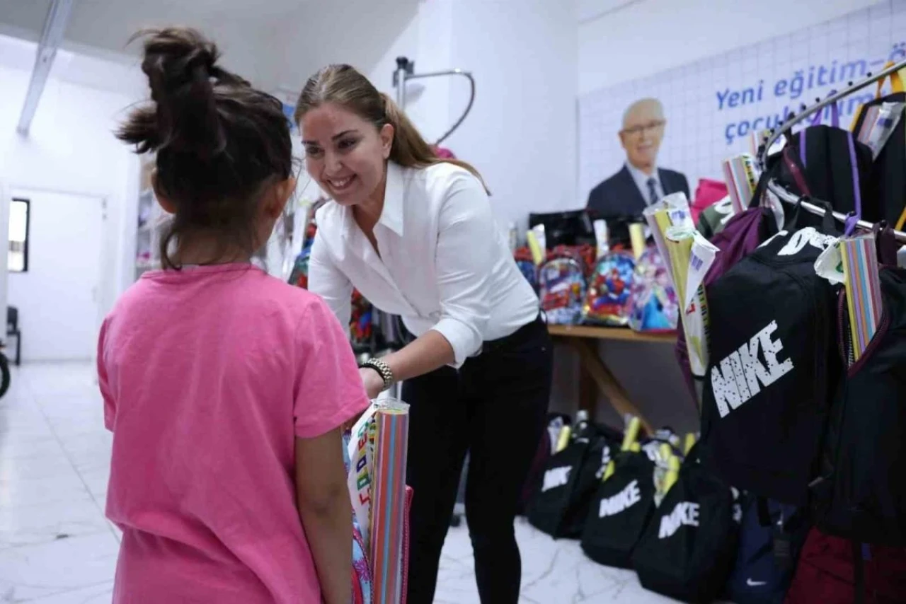 Odunpazarı Belediyesi Halk Marketle Yüzlerce Çocuğu Sevindirdi