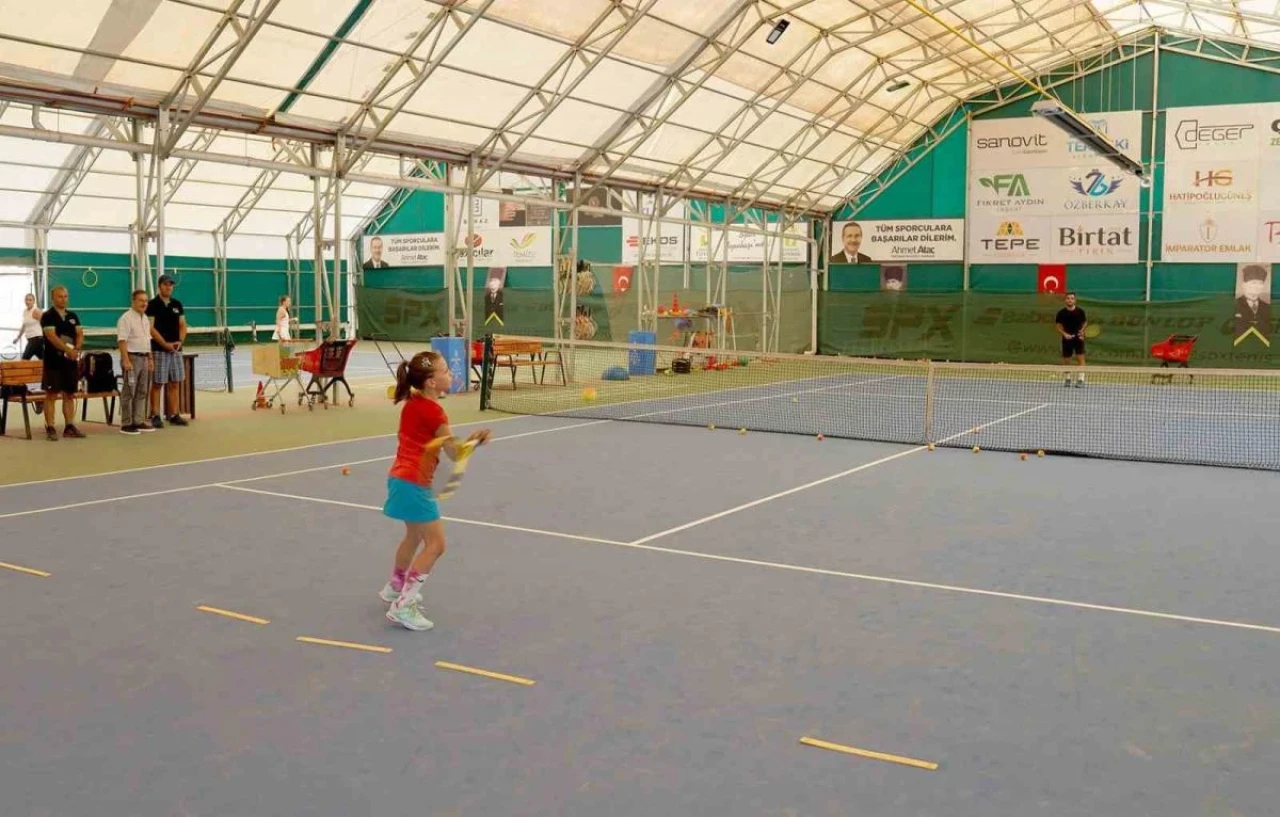 Eskişehir Kurtuluş Yılı Tenis Turnuvası ETA Tenis Kulübü'nde Başladı