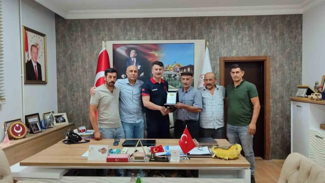 Eskişehir’de Karabuğday Tarla Hasat Günleri: Çiftçilere Teşekkür Plaketi