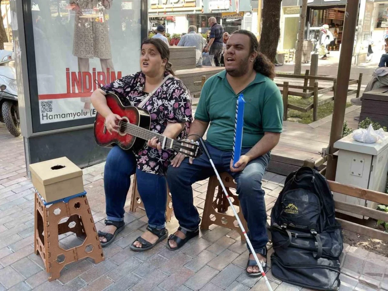 İran'dan Eskişehir'e Gelen Görme Engelli Çift Sanatlarını Sokağa Taşıdı