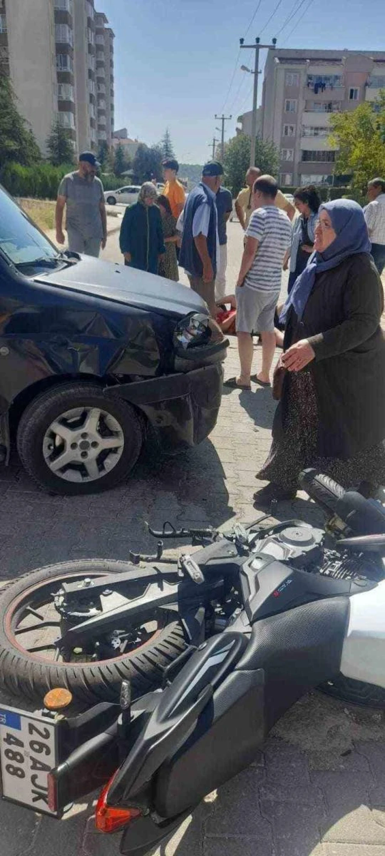 Eskişehir'de Kaza: Ehliyetsiz Motosiklet Sürücüsü Otomobile Çarptı