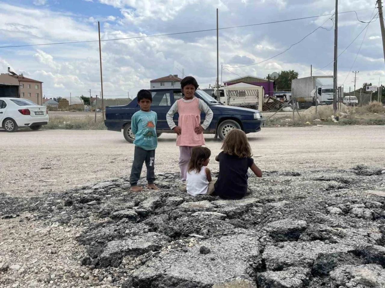 Sakintepe Mahallesi'nde Toz Çilesi:  Mahalleli Penceresini Açamıyor