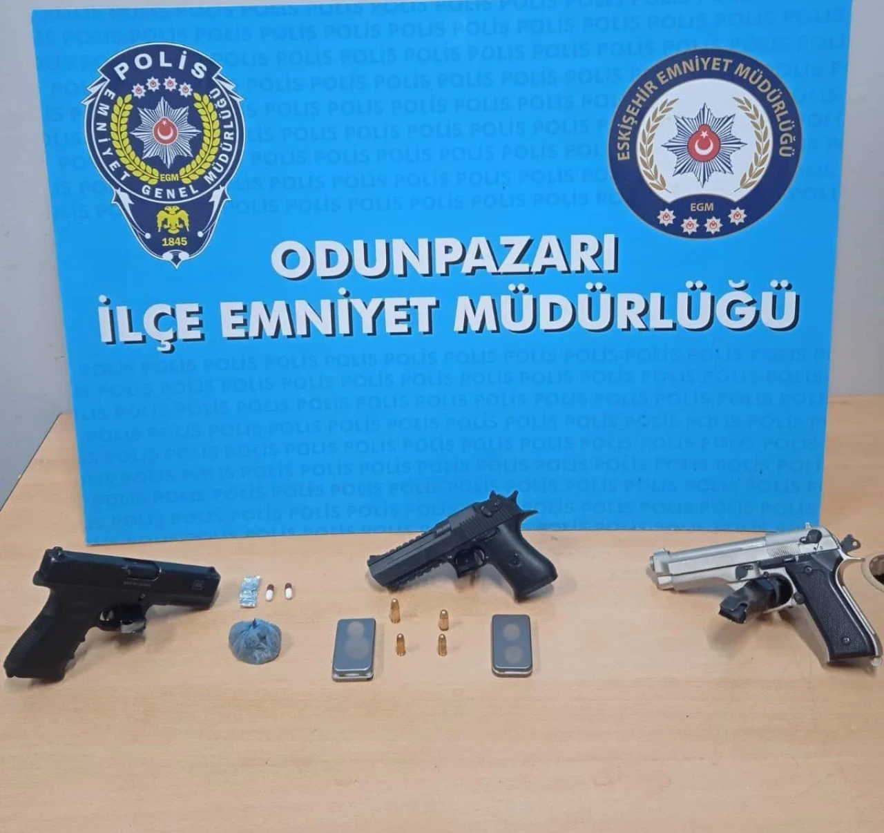 Eskişehir'de Uyuşturucu ve Silah Operasyonu